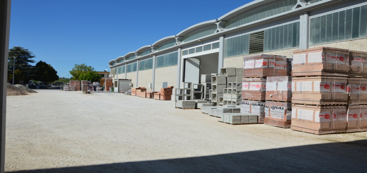 colle, sabbia e cemento